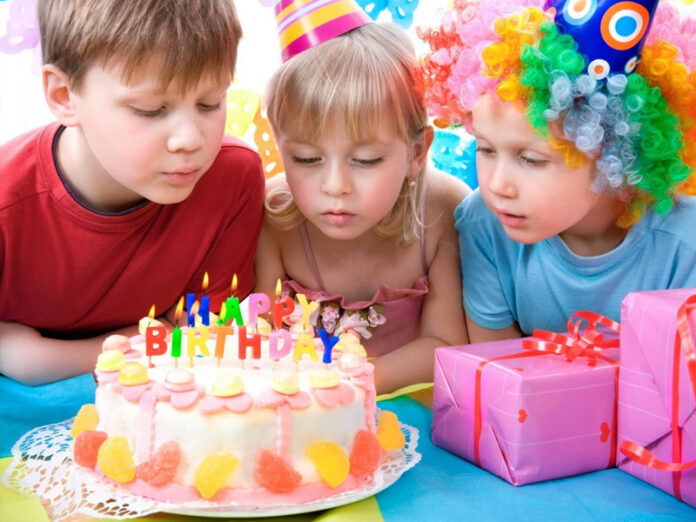 Сценарий праздника «С днем рождения, детский сад»