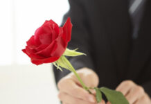 Как поздравить женщин 8 марта в офисе