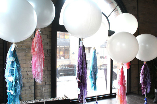 Как украсить зал на выпускной воздушными шарами