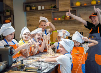 Кулинарный праздник для детей 7-14 лет: 4 часа в студии (мастер-класс, игра, банкет) помещение для детского праздника