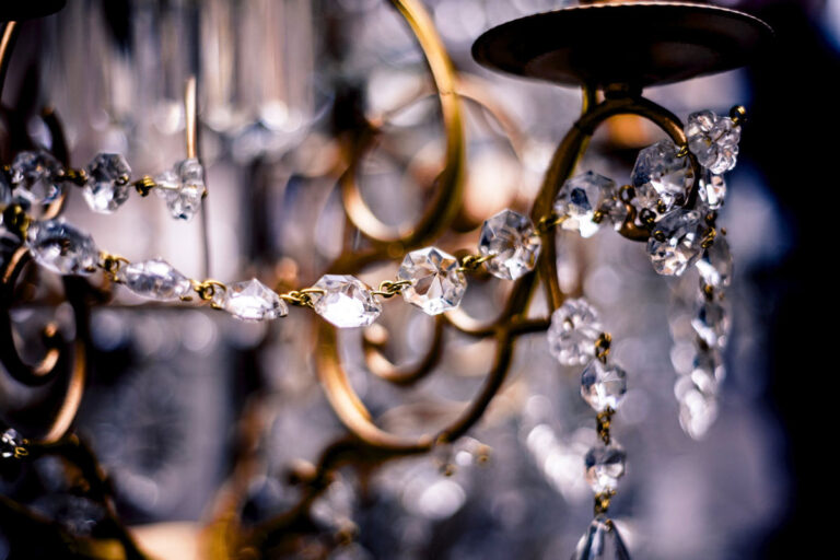 Уникальный свадебный декор из готовых элементов: ветви с кристаллами, бутоны, бусины