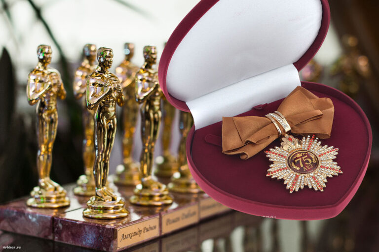 Готовые кубки, медали и грамоты для семейных праздников: шуточная церемония награждения на юбилеях и свадьбах
