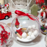 Раскрывающие пластиковые шары: идеи миниатюрных подарков и елочных украшений