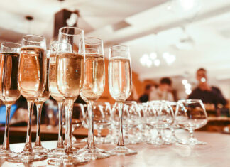 Новогодний корпоратив 2024: актуальные программы (оффлайн и онлайн) новогодний корпоратив онлайн и оффлайн