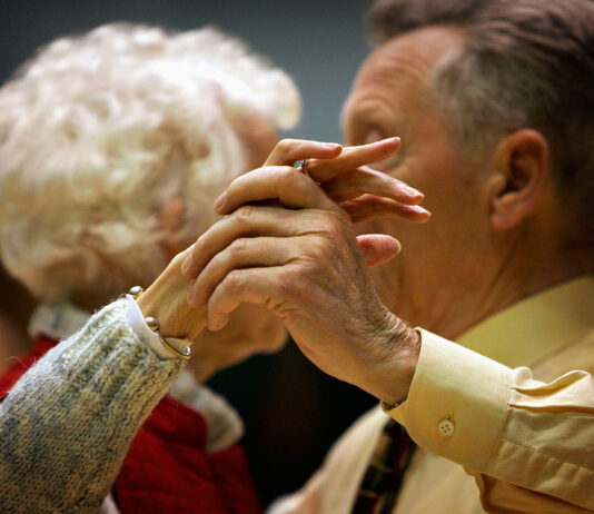 Красивый вальс со словами для Центров московского долголетия