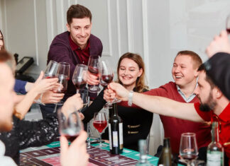 Где и как отметить день рождения или юбилей: идеи для больших и маленьких компаний где и как отметить день рождения и юбилей