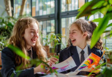 Сценарий веселого квеста на 8 марта в классе: девочки играют, мальчики помогают бесплатный сценарий квеста для девочек к 8 марта в классе