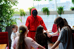 Игра в кальмара - рпограмма на детский праздник