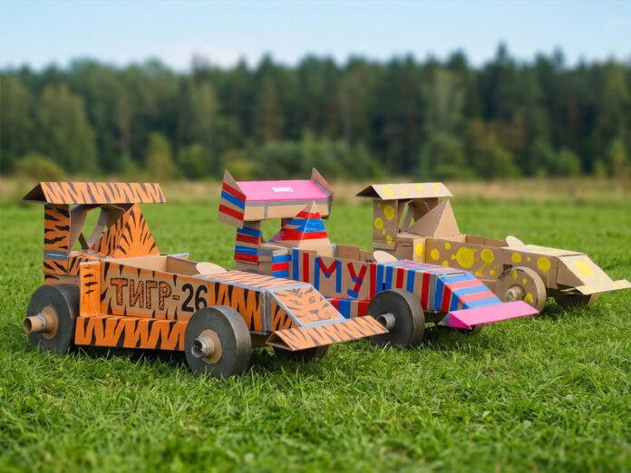 гонки на картонных автомобилях